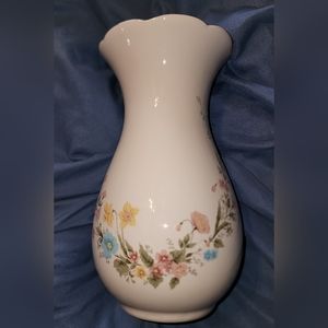 9 Inch Leart Vase with Beautiful Flower Design Painted on ♡